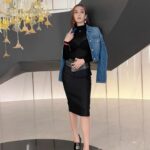 Sirin Preedeeyanon Instagram - ✨ Dress/Shoes @versace Jewelry @gemster_thailand Makeup @sarunya_milano Hair @mairatchada1 Stylist @criscrisii Manager @mairatchada1