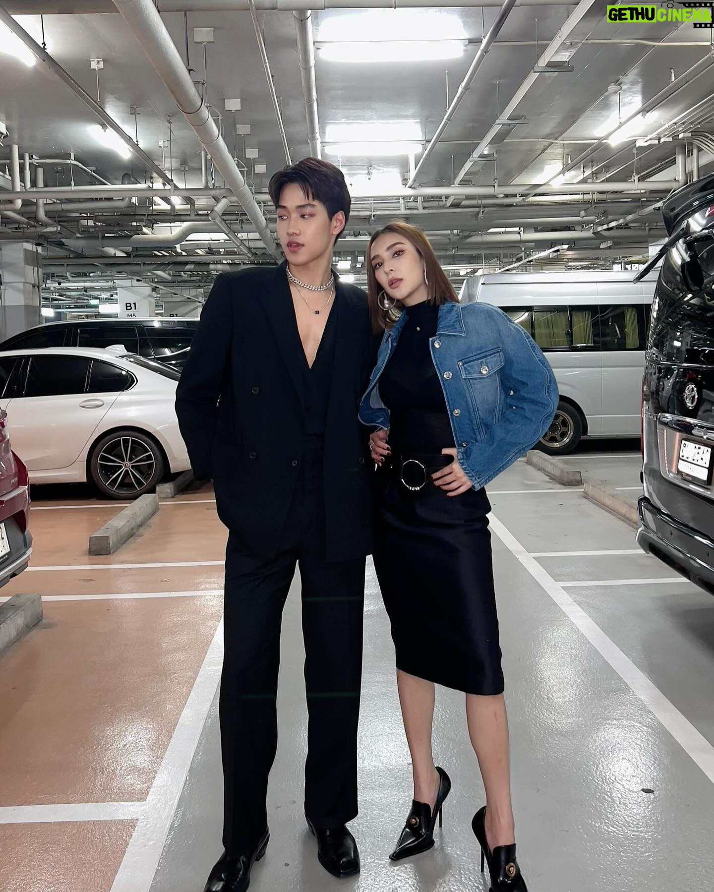 Sirin Preedeeyanon Instagram - ✨ Dress/Shoes @versace Jewelry @gemster_thailand Makeup @sarunya_milano Hair @mairatchada1 Stylist @criscrisii Manager @mairatchada1