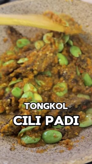 Sissy Prescillia Instagram - ✨ SAVE & SHARE ✨ 
Tongkol Cilipadi

Bahan : 
*  ikan tongkol 
*  10 siung bawang merah 
*  5 siung bawang putih 
*  3 cabe merah besar 
*  2 cabe ijo besar 
*  10 cabe rawit 
*  15 cabe rawit ijo 
*  1 sdm saus tiram
*  Pete secukupnya
*  Garam secukupnya
*  Lada Secukupnya
* Kaldu jamur secukupnya
*  2 sdm air asam jawa 
* 
#MamaSissy #MomDaily #masak #Menu #Tongkol #Pete #recipe #Simple #fun #info #Cook #recook #food #Ngabuburit  #Puasa  #menuviral #Reels  #sederhana #Kuliner #nusantara #Indonesia #Instagood #instafood