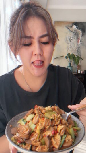 Sissy Prescillia Instagram - ✨Ide buat yang tengah malem masih suka kelaperan✨

#MamaSissy #masak #makan #masakpraktis #video #dinner #idea #laperbener #food #cooking #simple #instagood #instafood