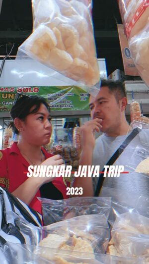 Sissy Prescillia Instagram - Makan & belanja, siapa yang gak suka? 🤣 
Happy weekend ❤️❤️❤️

#sungkarjavatrip #day3 #family #holiday #video #happy #reels #weekend #weekendvibes