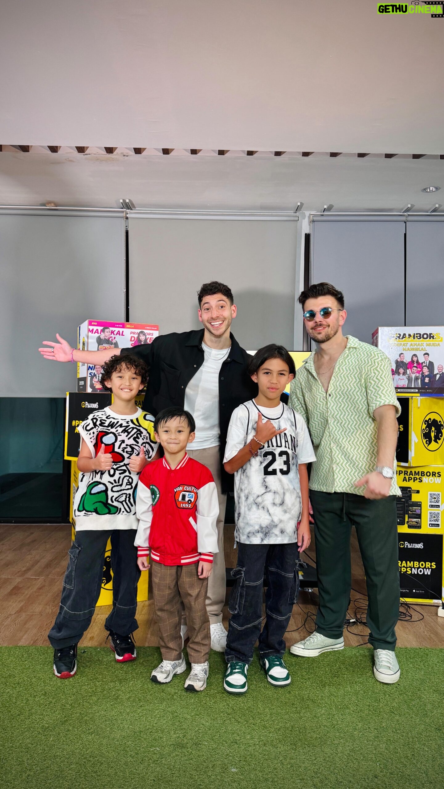 Sissy Prescillia Instagram - Kairo said it was one of the greatest thing he’s ever experienced in his life 🤣 He’s only 8 years and has already met and even chitchat with his idol the dynamic duo @crashadamsmusic 😎✨ He’s new experience unlocked 🎉 Thank you for your time in Jakarta CrashAdams! Best of luck!! 🍀