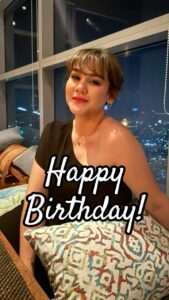 Sissy Prescillia Instagram - ✨SURPRISED✨ Mata belum buka betul tapi air mata deras betul 🥰 #birthday #surprise #sahur #video #vlog #content #happy #reels #instagram #instagood