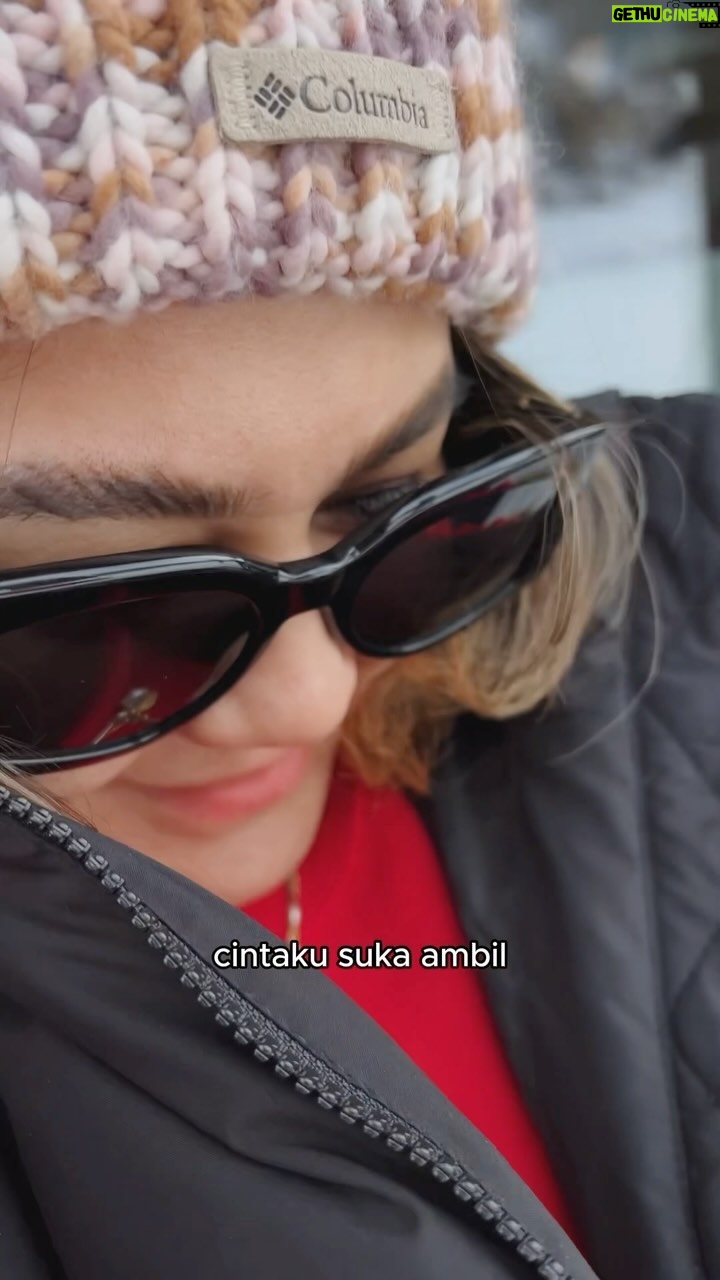 Sissy Prescillia Instagram - ✨Seru banget! ✨ Ngeliatin bapak naik lambo, tapi udah ya pak @rifato jangan tiba-tiba pulang di garasi udah ada ltu mobil, COSTA TROPPO 🤣 #video#vlog #italy #view #beautiful #beautifuldestinations #happy #fun #drift #reels #reelsinstagram #instadaily #dailylook