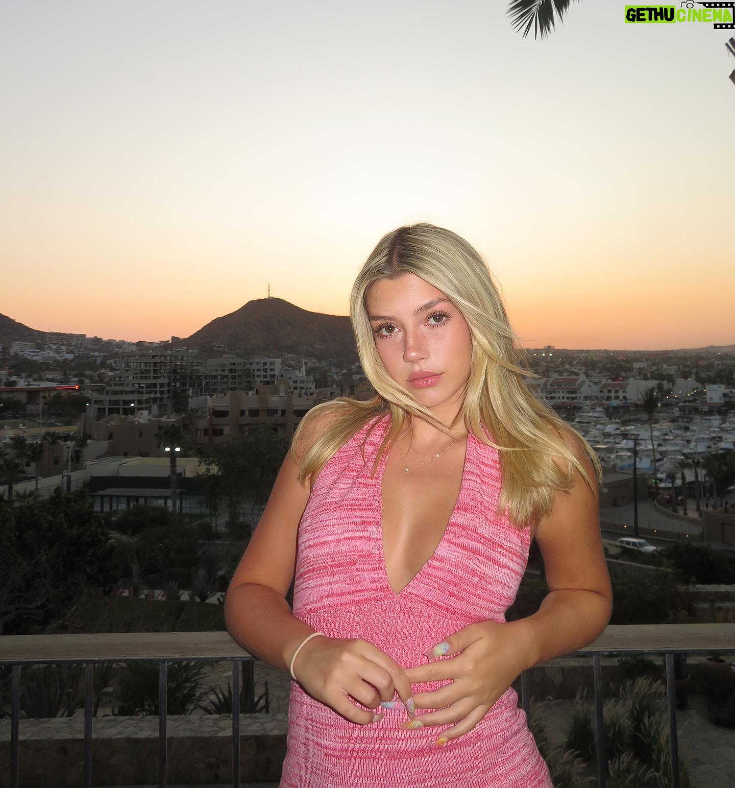 Sissy Sheridan Instagram - ignore the hair tie on my wrist