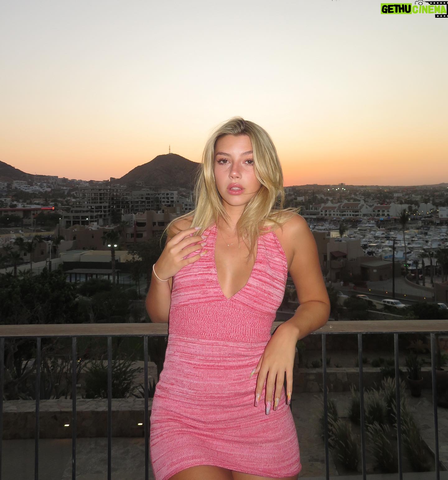 Sissy Sheridan Instagram - ignore the hair tie on my wrist