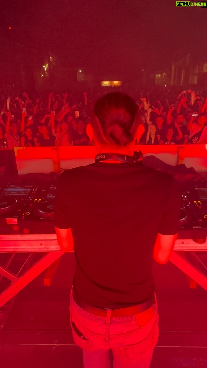 Skrillex Instagram - Merci beaucoup @nuits_sonores !!! nuit incroyable🇫🇷🌹