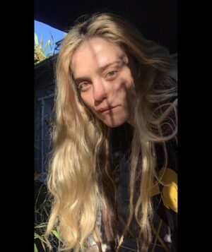 Sky Ferreira Instagram - GREETINGS 👻

Tomorrow is #WorldWaterDay 

HELP BRING CLEAN,RUNNING WATER & SOLAR POWER TO NAVAJO FAMILIES ❤️ 

please donate or share @digdeepwater 100% of your
donation will go directly to the Navajo Water project.

@digdeepwater @womenforwater 

X
Sky