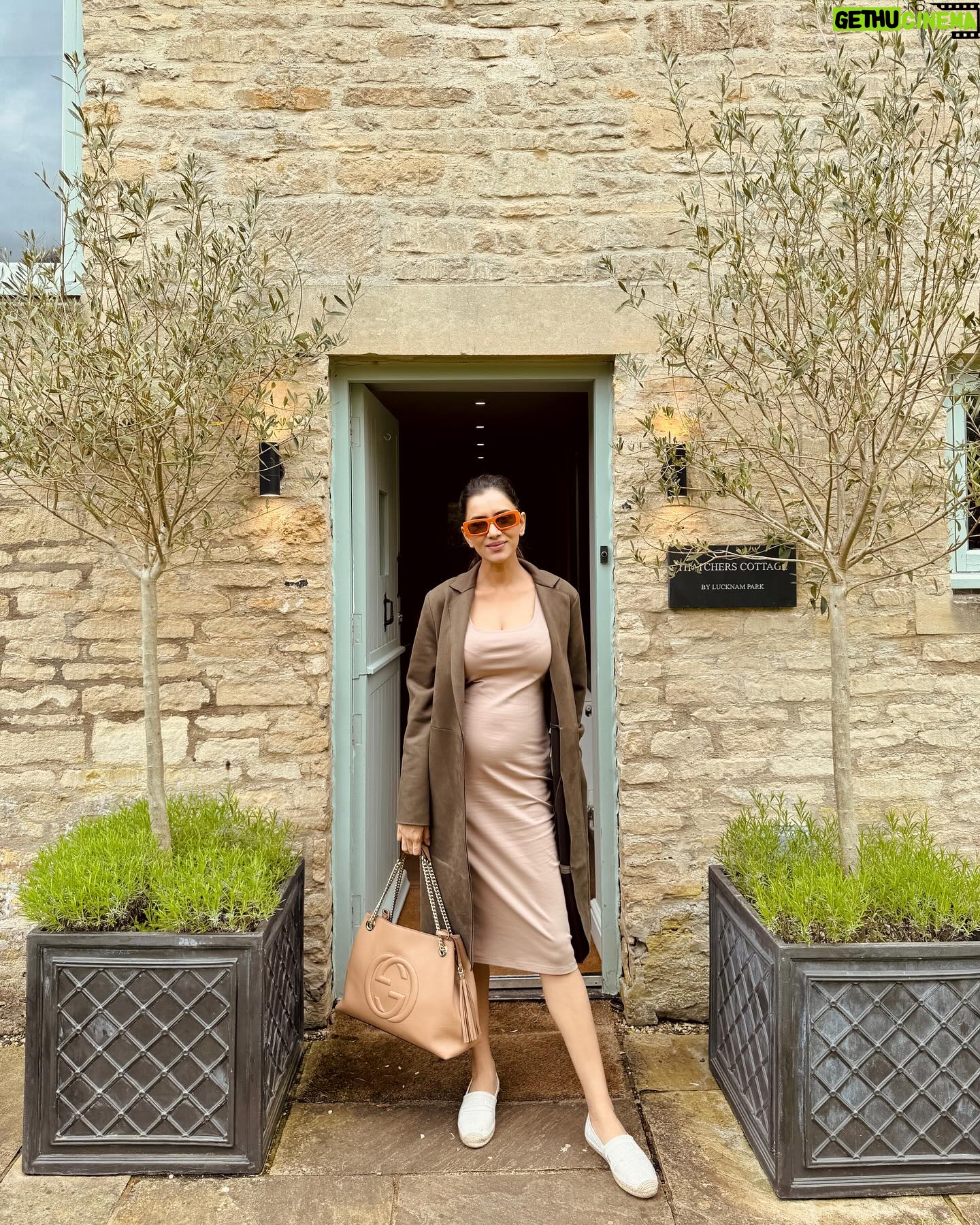Smriti Khanna Instagram - Appreciation post : We absolutely loved our recent stay at this beautiful cottage, with horses roaming all around. Every little aspect of the cottage was wonderfully designed, with such a cosy and welcoming feel. Each corner showed meticulous attention to detail, from the snug, beautifully decorated rooms to the comfortable living spaces. It was the perfect stay for us where we got to experience the simple pleasure of nature. This place, a 2 hour drive from London is truly a gem, and we can’t recommend it highly enough for anyone looking for a getaway. @lucknam_park Here’s to more magical stays together ✨💫