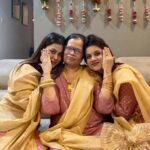 Sneha Gupta Instagram - MERE TUMHARE SABKE LIYE HAPPY DIWALI ,SARE SITARE USKE LIYE HAPPY DIWALI … . . . . . WISHING YOU ALL A VERY HAPPY DIWALI ,MAY LORD RAM BLESS YOU AND YOUR FAMILY . #diwali #diwali2023 #family #laxmipuja #catsofinstagram #everestgupta #naughtygupta #jaguar #sisters #mother #brother #instagram #instagood #familypictures