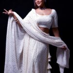 Sneha Gupta Instagram - Style by my dearest and very talented friend Sathya @riya_designing_studio