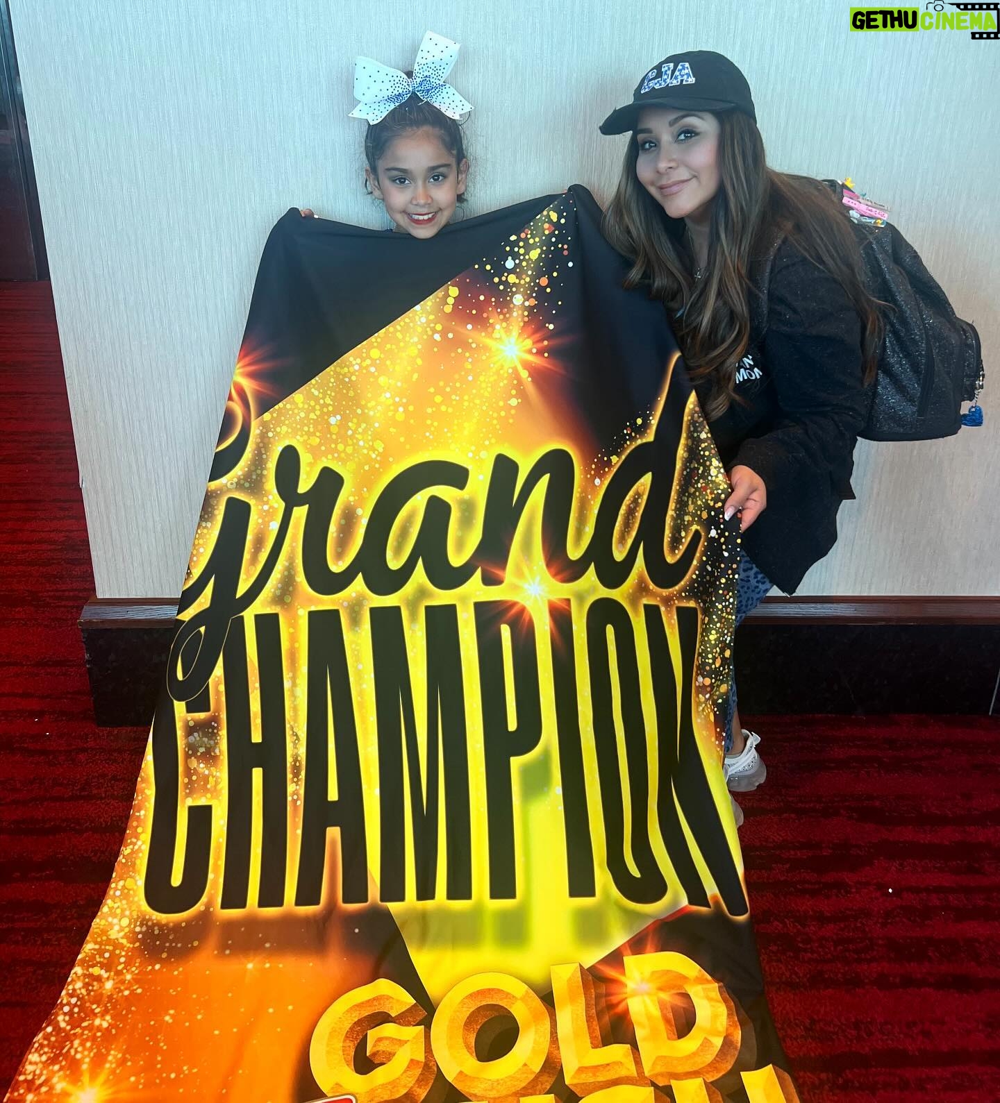 Snooki Instagram - WHAT A WEEKEND! 💙😍 So proud of my girl & her hard working team for crushing it! @cja_bombsquad ! Proud Cheer Mom 🙏🏽🙏🏽 ✨Gold Buzzer Winner ✨Level 3 Jr Medium Winner ✨Overall Level 3 Winner ✨Overall D1 Gym Grand Champion