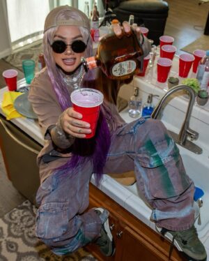 Snow Tha Product Instagram - ando chillin 😎