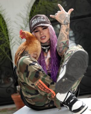 Snow Tha Product Instagram - de mi ranchito to the world… 🙏🏽 ay vamos poquito a poquito. 🙂🤠