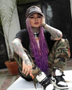Snow Tha Product Instagram - de mi ranchito to the world… 🙏🏽 ay vamos poquito a poquito. 🙂🤠