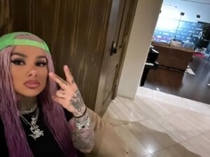 Snow Tha Product Instagram - this is all over the place cuz thats how its been.. 🤣🤣🤣 i been livin n runnin around n i lost my bear pendant… WHICH IS WEIRD CUZ WE JUST TALKED ABOUT HOW FANS ARE ALL GETTING TEDDY BEAR NECKLACES JUST LIKE ME so i think someone gave it ojo! BUT IT WILL BE BACK BETTER THAN EVER! (If u found it in coachella ill pay u for it full price deadass it means alot to me) last pic is me sad my ubereats cancelled my food
