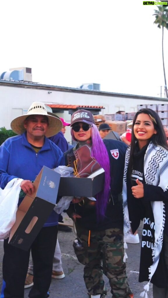 Snow Tha Product Instagram - If you need some warmth in your heart watch this video ♥️💯 Thank you @snowthaproduct for teaming up with @celebrationnationorg to give back to our farm workers!! Our essential heroes felt the love and support from Snow and they got to go home with some new boots and sombreros for work 🥹💯 Farm Workers can’t always afford good boots or sombreros and usually wear sneakers they get wet and dirty on rainy days or lack protection from the sun. Snow you are a blessing to our comunidad and we can’t wait to announce what we are working on together for OUR GENTE ✊🏽♥️ P.s. Snow was like “no need to record” and I was like yes need to record because we need to inspire others to do the same for our gente!! P.s.s. I got to meet Drew and Drew also got to meet Andres, grandson of Cesar Chavez who helped us make this happen at The Forty Acres in Delano, CA. ✊🏽💯 #protectfarmworkers #campesinos Video by the one and only @imrealbasic 🎥✨