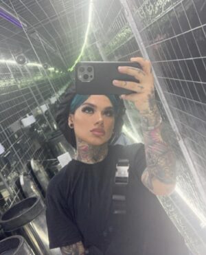 Snow Tha Product Instagram - ME LA ESTOY PASANDO SUPER EN ARGENTINA!!!!!🇦🇷🥰🥰🥰🥰 PERO EL LOOK ES EL LOOK… 🤣🤣 ! nieve briefs out now 👅❄️👅❄️👅❄️