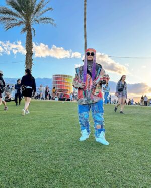 Snow Tha Product Instagram - day 2 in the desert… 🏜️ very present.. very happy. life is good. 😊🤠🥰