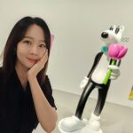 So Yoo-jin Instagram - #STEVENHARRINGTON #스티븐해링턴 #스테이멜로 밝은 색채, 감각적이고 귀여운 그림 뒤에 숨어있는 불안한 삶과 잠재의식들. 기분좋게 보다가 깊은 뜻에 스며든다. #아모레퍼시픽미술관 @amorepacificmuseum