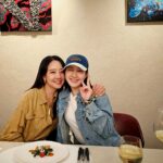 So Yoo-jin Instagram – 사랑스런 지희랑 ♡ 데이트 ^^
부지런하고 밝고 건강한 예술과 삶을 
실천하고 즐기는 멋진 동생 ~ 
미소에 녹아버렸어 ^.^ 
@2xj_hee 
@yujin_so