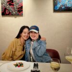 So Yoo-jin Instagram – 사랑스런 지희랑 ♡ 데이트 ^^
부지런하고 밝고 건강한 예술과 삶을 
실천하고 즐기는 멋진 동생 ~ 
미소에 녹아버렸어 ^.^ 
@2xj_hee 
@yujin_so