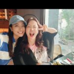 So Yoo-jin Instagram - 힘이되는 나의 소중한 친구들 ♡ 개인이 가진 지성과 근사함을 멋지게 말해주어 마음의 눈으로 깨닫게 되는 선물을 주는 특별한 힘을 가진 동우오빠. @leedongwoo_smtown 세상의 오해와 이해사이 어딘가 불편하게 껴있는 먼지들조차 작품으로 승화시키며 단전의 긍정을 꺼내주는 아름다운 사람 소영쌤. @artsoyounh 어느덧 내 삶에 스며들어 슬픈 일도 기쁜 일도 모두 나누고 싶어진 가족같은 진화언니. 따듯함과 배려심. 그안의 총명함에 계속 반하는 중. @shimjinhwa 자신없는 쌩얼에서 헤.메하고 연예인처럼 변신 후 열심히 사진찍어주며 예쁘다고 기 살려주는 천사같은 우리쌤들 ... ♡ 주희부원장님. 가영쌤 . 덕진이. @void_by_parkchul 우리 맛있는거 많이 먹고 즐겁고 아프지말자....!!!