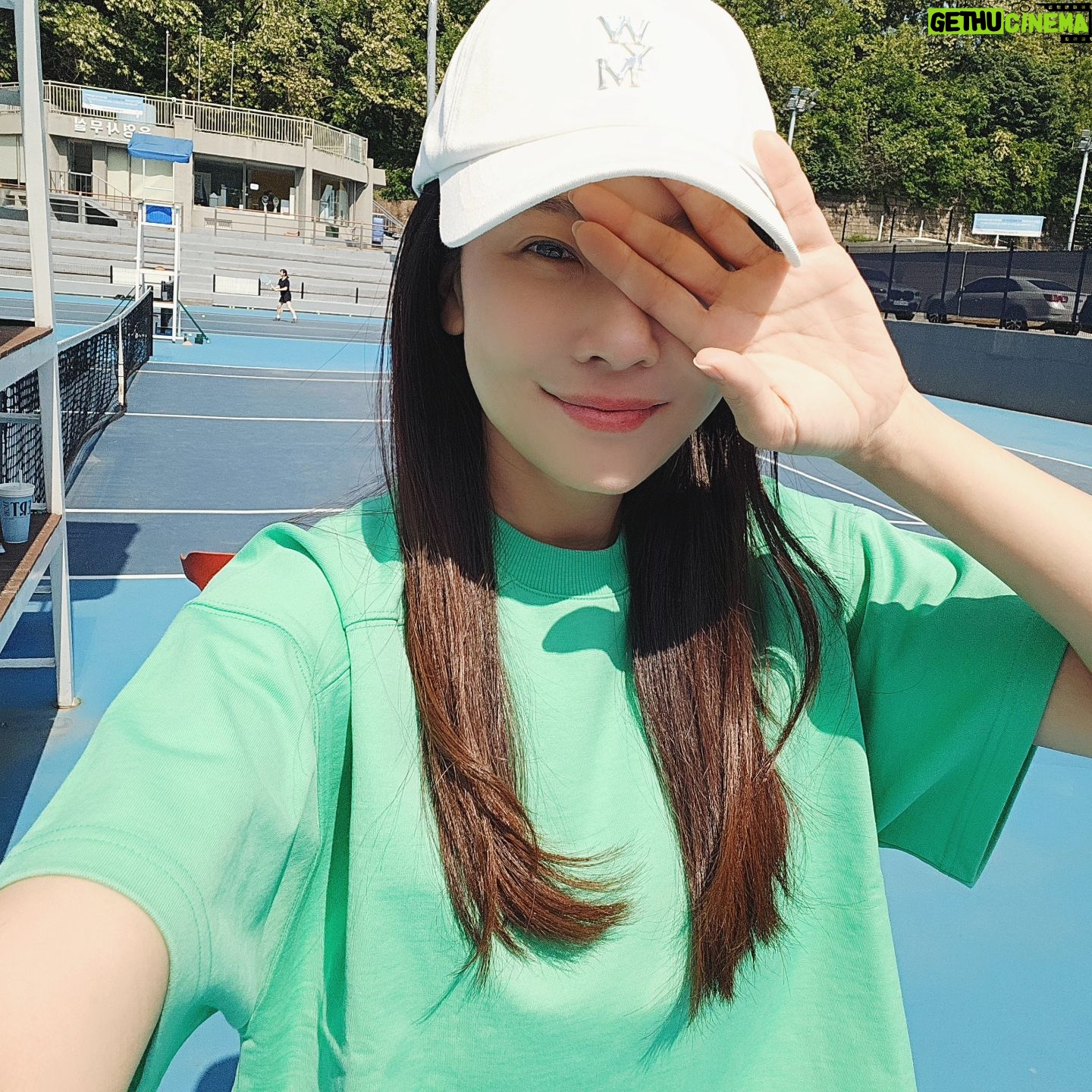 So Yoo-jin Instagram - 날씨가 지인짜 좋았다 !!!!! #아침테니스 🎾🌞😊 근데 내일은 비가 온다구 ?? ㅜㅜ 내일이었던 #그린하트바자회 💚 미뤄져서 아쉽지만 다시 잘 준비해서 6월 8일에 만나요 ♡ !!