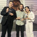 Sofía Morandi Instagram - “Porno y helado” ganó cuatro premios cóndor esta noche y no puedo estar más orgullosa. Actor revelación @nachitosaralegui con su espectacular Ramón. Mejor actor comedia nuestro dire @martinpiro te quiero! Mejor serie de comedia Y yo el cóndor a mejor actriz de comedia whattt. Este proyecto me cambió la vida y no hubiese sido lo mismo sin el equipazo que hubo atrás. Terrible lujo y oportunidad aprender de cerca de gente tan grosa. Era mi primera experiencia en cine, y fui una ñoña muy feliz en el set porque siempre nos dieron el lugar. Hablo en plural porque con Nachito éramos dos nenes dando vueltas en disney. Muchas gracias @acca_cinecronistas por este mimo tan lindo. ❤️