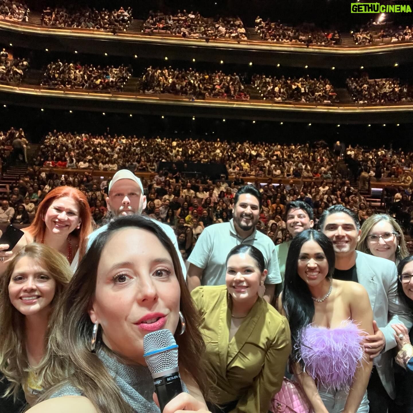 Sofía Niño de Rivera Instagram - McAllen y El Paso!!! Qué increíble fin de semana me regalaron. Gracias a todos los que vinieron y a los bulleados que subieron al escenario por una foto. La gira sigue!!!! Boletos y fechas en mi BIO