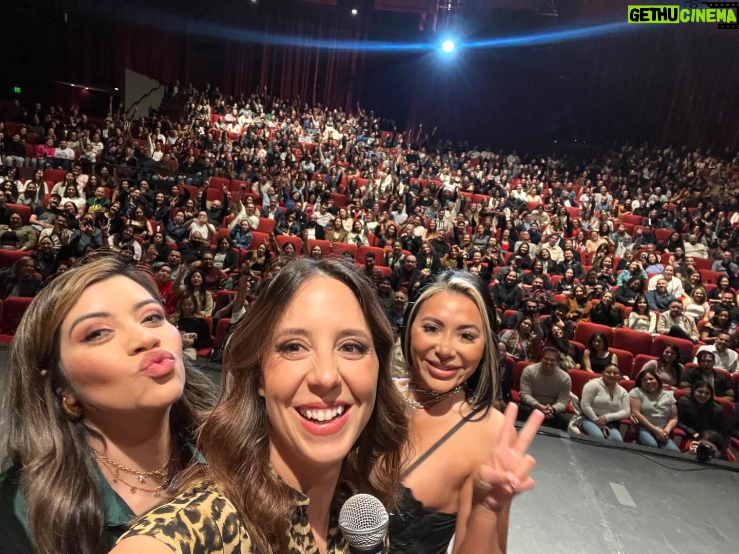 Sofía Niño de Rivera Instagram - San Francisco!!!!!! Qué increíble show!! Gracias a todos por venir a festejar el 4/20 a mi show, con todo y risas pachecas. Gracias a los bulleados que subieron por foto y aguantaron. Gracias @marianagphoto por las fotos!! La gira sigue! Boletos en mi BIO.