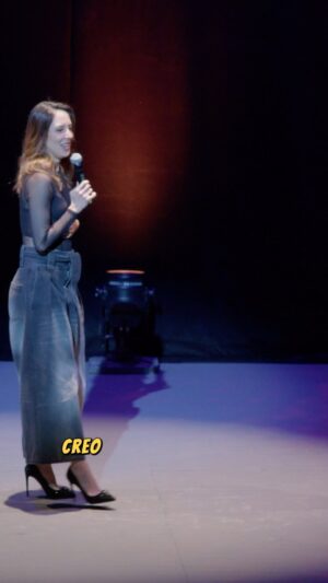 Sofía Niño de Rivera Instagram - Nunca entendí qué dijo pero puntos por el esfuerzo. Gracias Chihuahua! #standup #improv
(Pantalón de @mancandy)