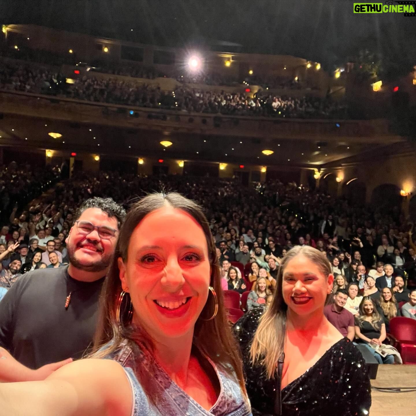Sofía Niño de Rivera Instagram - McAllen y El Paso!!! Qué increíble fin de semana me regalaron. Gracias a todos los que vinieron y a los bulleados que subieron al escenario por una foto. La gira sigue!!!! Boletos y fechas en mi BIO
