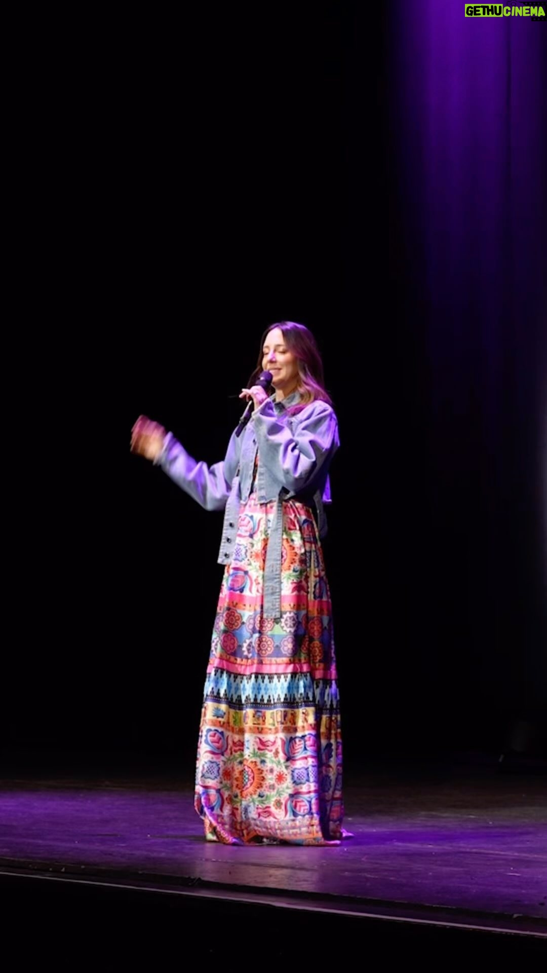 Sofía Niño de Rivera Instagram - Los Ángeles gracias por reírse con todo y que se podían arrugar más. La gira sigue!!! Boletos en mi BIO. #standup #botox