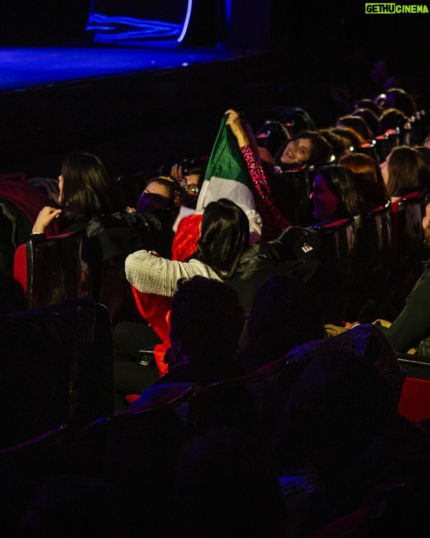 Sofía Niño de Rivera Instagram - Madrid!!!! Qué increíble público. Un millón de gracias a todos los que fueron al show con todo y banderas de México. Gracias @filla_comedyfest por invitarme. #standup #Madrid