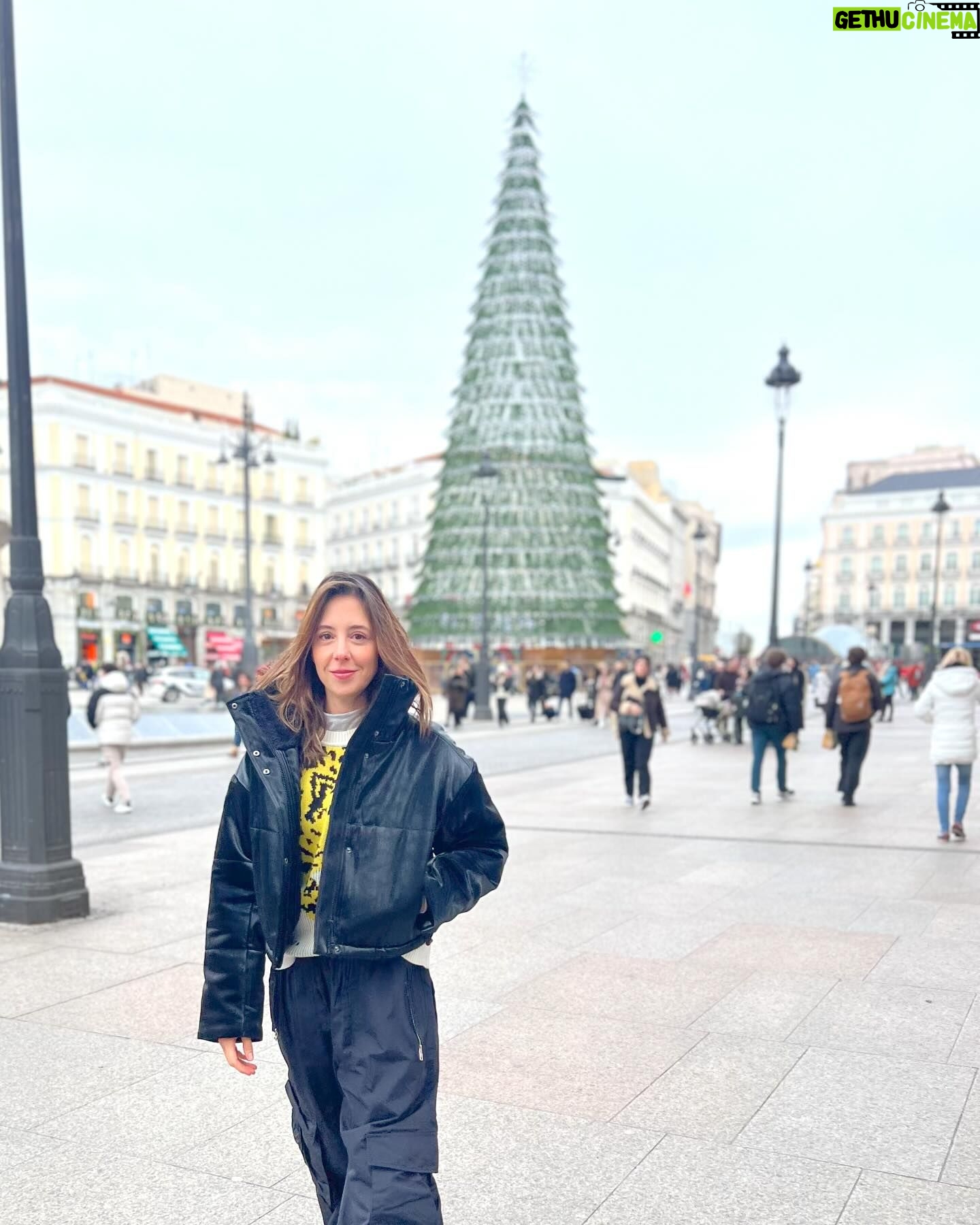 Sofía Niño de Rivera Instagram - MADRID qué gozada! Es la ciudad más increíble del mundo, quiero vivir ahí. Se hizo show, se comió, se bebió, se conoció gente increíble. Ahora entiendo por qué no les gusta dormir, yo tampoco dormiría si viviera acá. Gracias! Volveré. #Madrid
