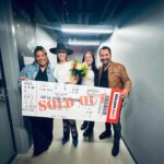 Sofía Niño de Rivera Instagram - Houston y Dallas!!!! Qué manera tan increíble de empezar la gira en EUA. Gracias por tanto!!! Gracias @nasajohnson por el tour y el material. Y @livenationlatino por todo. Y más a @masgallomedia porque todo lo hacen increíble. La gira sigue!!! BOLETOS en mi BiO #atandup #tour