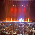 Sofía Niño de Rivera Instagram - Houston y Dallas!!!! Qué manera tan increíble de empezar la gira en EUA. Gracias por tanto!!! Gracias @nasajohnson por el tour y el material. Y @livenationlatino por todo. Y más a @masgallomedia porque todo lo hacen increíble. La gira sigue!!! BOLETOS en mi BiO #atandup #tour