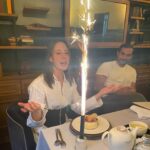 Sofía Niño de Rivera Instagram - Cumplo 42. Para los de 60 soy muy joven y para los de 20 estoy muy vieja, y yo estoy igual de confundida que ellos porque a veces me siento muy joven y a veces muy vieja, pero estoy amando esta vida. Gracias a todos por festejarla conmigo.