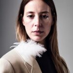 Sofía Niño de Rivera Instagram - Lo hice y no entendí ni madres y no me parezco nada. Esto pasa cuando te subes al tren sin boleto. #ai