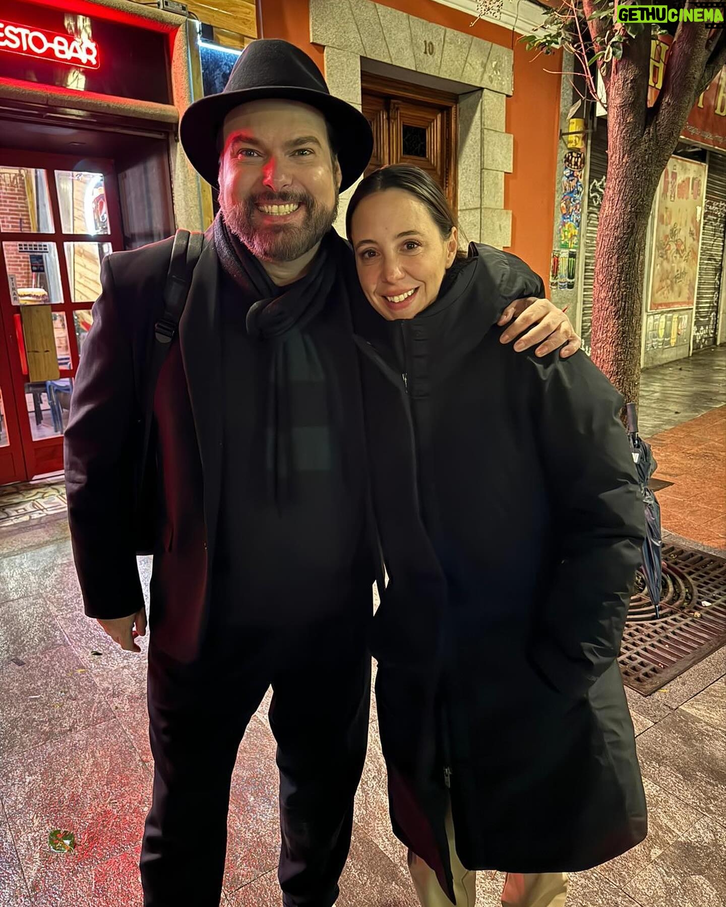 Sofía Niño de Rivera Instagram - MADRID qué gozada! Es la ciudad más increíble del mundo, quiero vivir ahí. Se hizo show, se comió, se bebió, se conoció gente increíble. Ahora entiendo por qué no les gusta dormir, yo tampoco dormiría si viviera acá. Gracias! Volveré. #Madrid