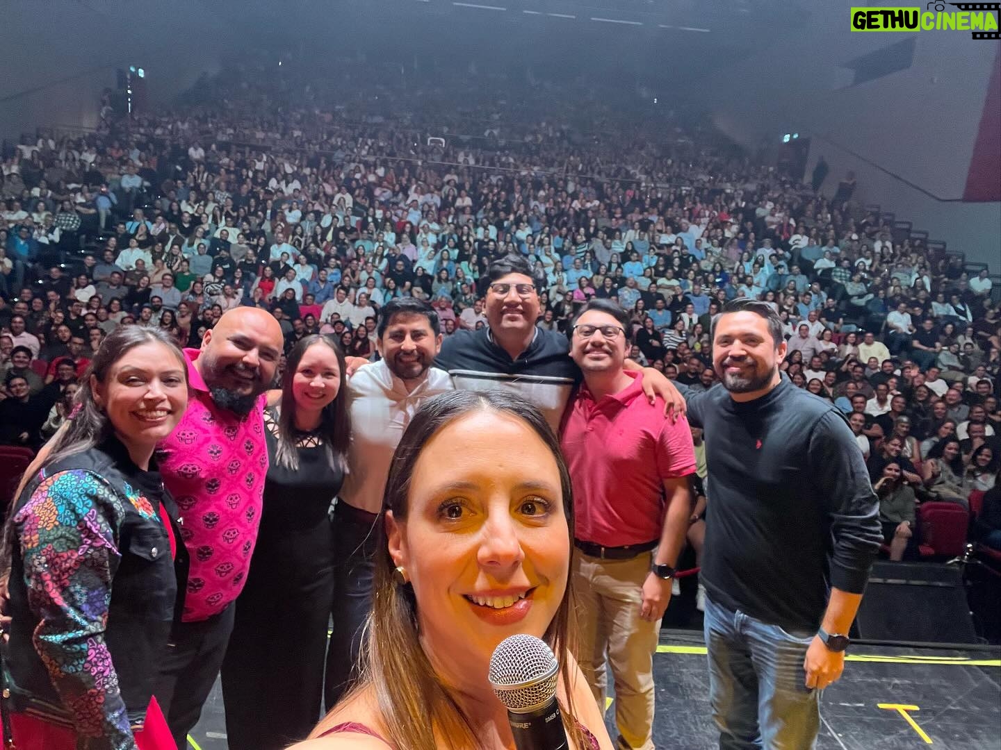 Sofía Niño de Rivera Instagram - Qué shows tan increíbles!!! Gracias Cancún y gracias Mérida! Me voy feliz sin dengue y con mucho agradecimiento. Gracias a los bulleados por subir al escenario. La gira sigue. BOLETOS en mi BIO.