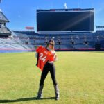 Sofía Niño de Rivera Instagram - Denver!!!!! Gracias @broncosespanol por invitarme al estadio, si quieren ya puedo jugar en el equipo. Gracias a todos que llenaron el show de Denver con tantas risas y energía. Next stop CANADÁ!!!