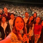 Sofía Niño de Rivera Instagram - La selfie con los bulleados de cada show este fin de semana. Puebla, Pachuca y Querétaro (perdón que si foto salió horrible jajaja no fue mi culpa). Gracias a toooodas las personas que vinieron a los shows y a todos los bulleados que tienen el mejor humor. Qué increíble público fueron todos. #standup #gira