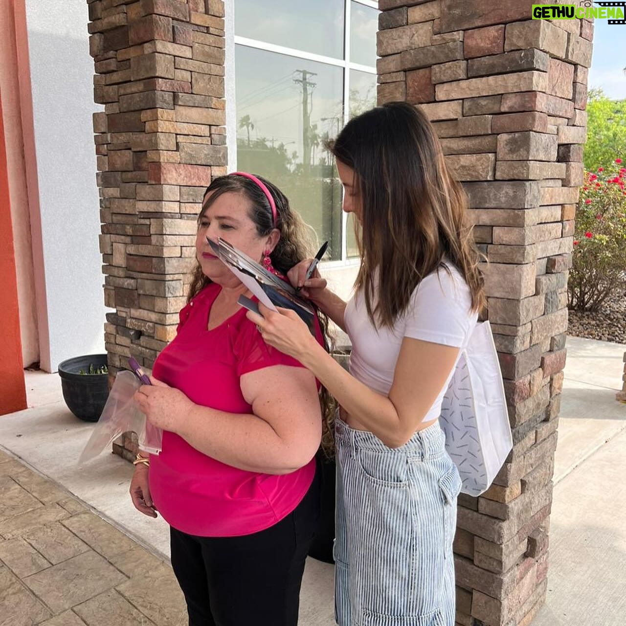 Sofía Niño de Rivera Instagram - McAllen y El Paso!!! Qué increíble fin de semana me regalaron. Gracias a todos los que vinieron y a los bulleados que subieron al escenario por una foto. La gira sigue!!!! Boletos y fechas en mi BIO