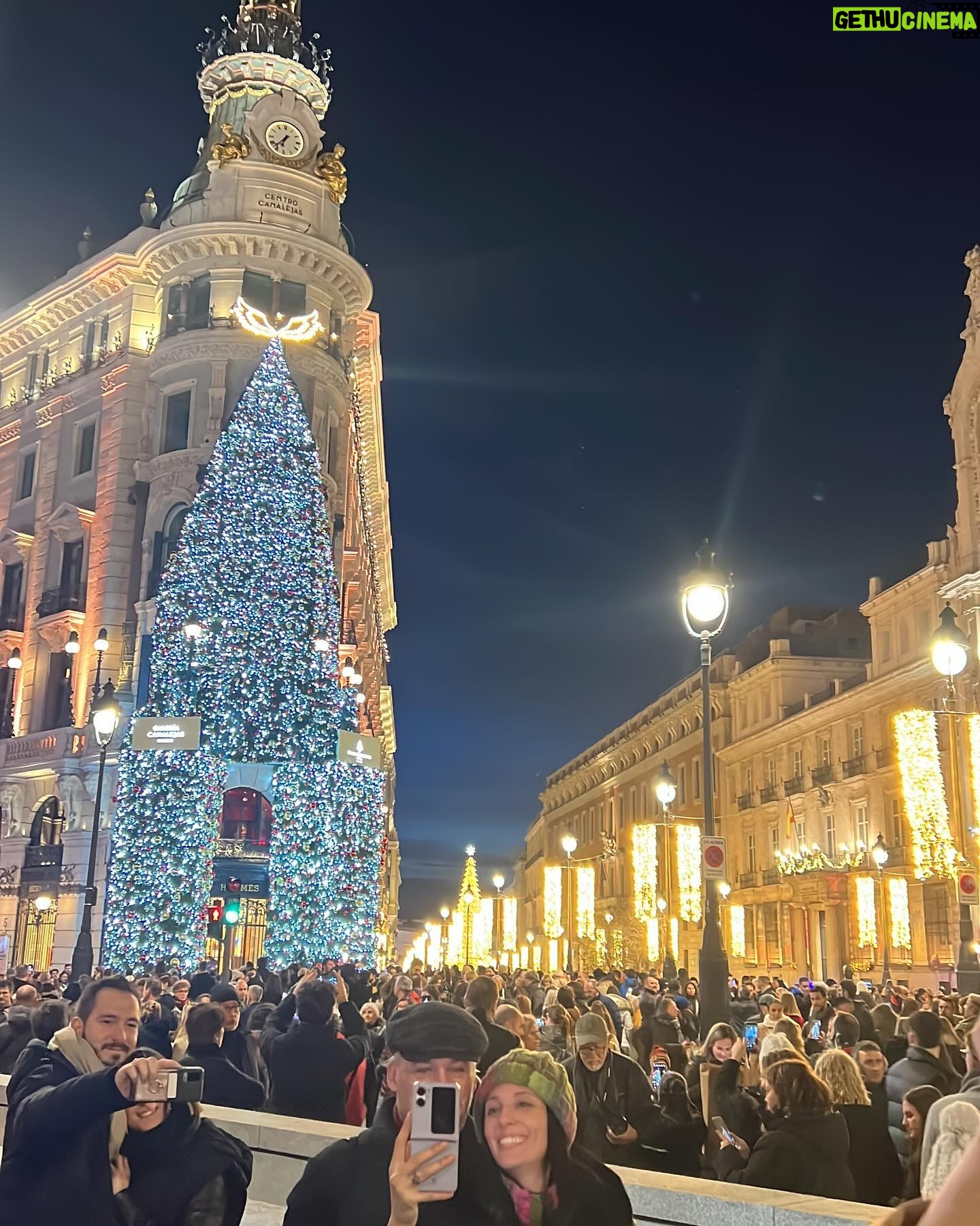 Sofía Niño de Rivera Instagram - MADRID qué gozada! Es la ciudad más increíble del mundo, quiero vivir ahí. Se hizo show, se comió, se bebió, se conoció gente increíble. Ahora entiendo por qué no les gusta dormir, yo tampoco dormiría si viviera acá. Gracias! Volveré. #Madrid