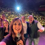 Sofía Niño de Rivera Instagram - La selfie con los bulleados de cada show este fin de semana. Puebla, Pachuca y Querétaro (perdón que si foto salió horrible jajaja no fue mi culpa). Gracias a toooodas las personas que vinieron a los shows y a todos los bulleados que tienen el mejor humor. Qué increíble público fueron todos. #standup #gira