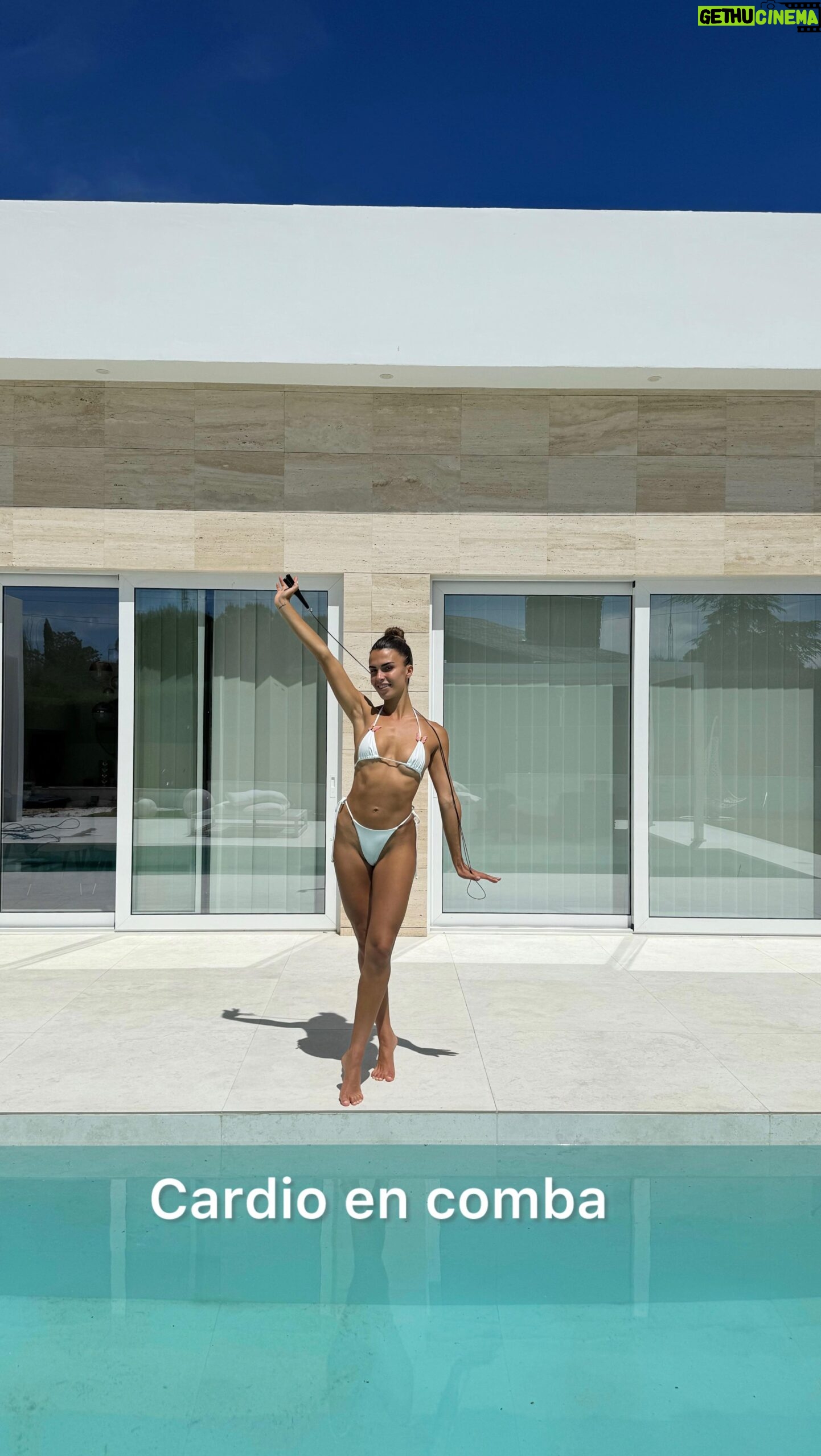 Sofía Suescun Instagram - Sabías esto? Definitivamente es mi manera favorita de hacer cardio, además me da el solecito ☀️🥵