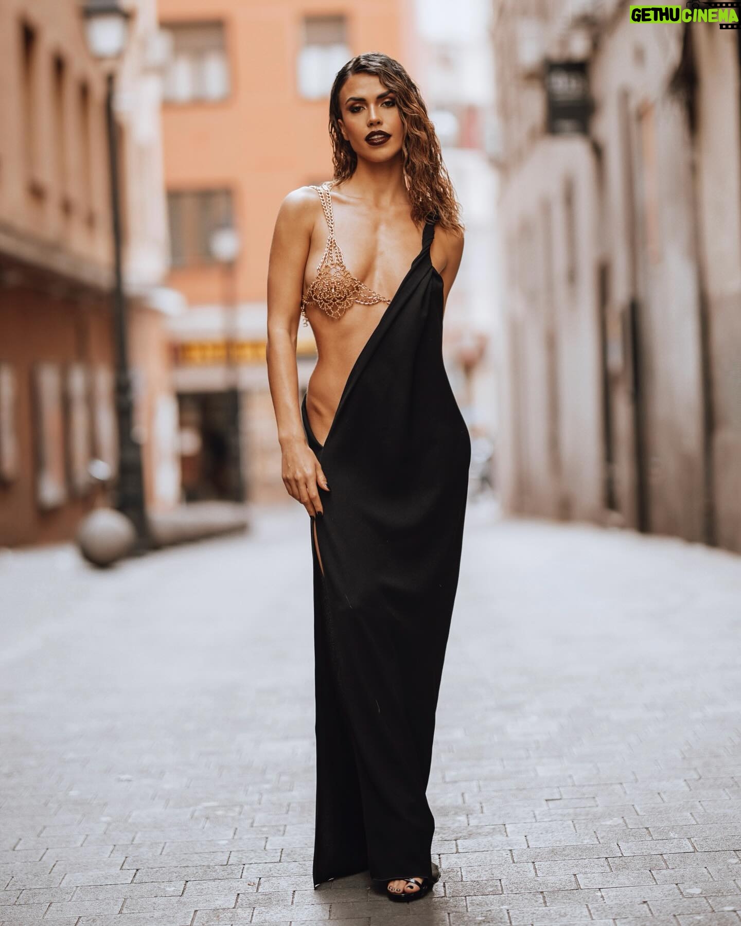 Sofía Suescun - 38.5K Likes - De anoche 🌹 @premiosidolo
•Vestido @isabelsanchiscostura
•Maquillaje @miguelbling x @maybelline_es
•Peinado @miguelbling x @lorealpro