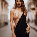 Sofía Suescun Instagram – De anoche 🌹 @premiosidolo 

•Vestido @isabelsanchiscostura 
•Maquillaje @miguelbling x @maybelline_es 
•Peinado @miguelbling x @lorealpro